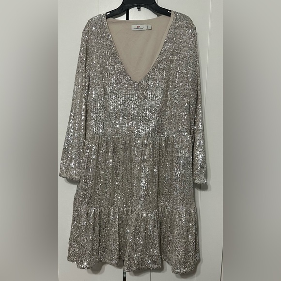 vineyard vines sequin tiered dress Vineyard Vines Silver Sequin Tiered Short Dress V-Neck 3/4 Sleeve Size M